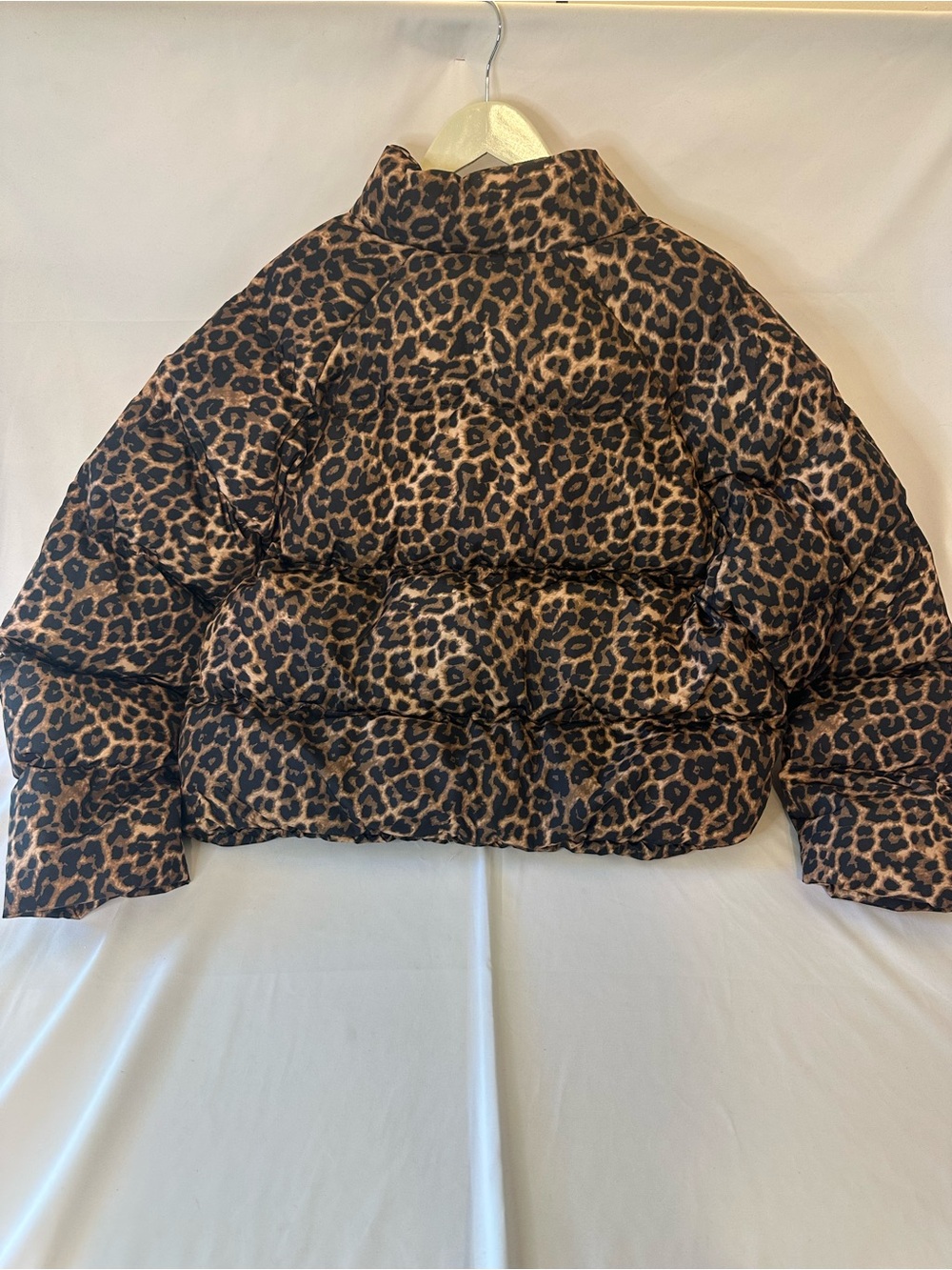 Edikted Dalya Leopard Print Puffer Crop Jacket NWT Large - Picture 7 of 9